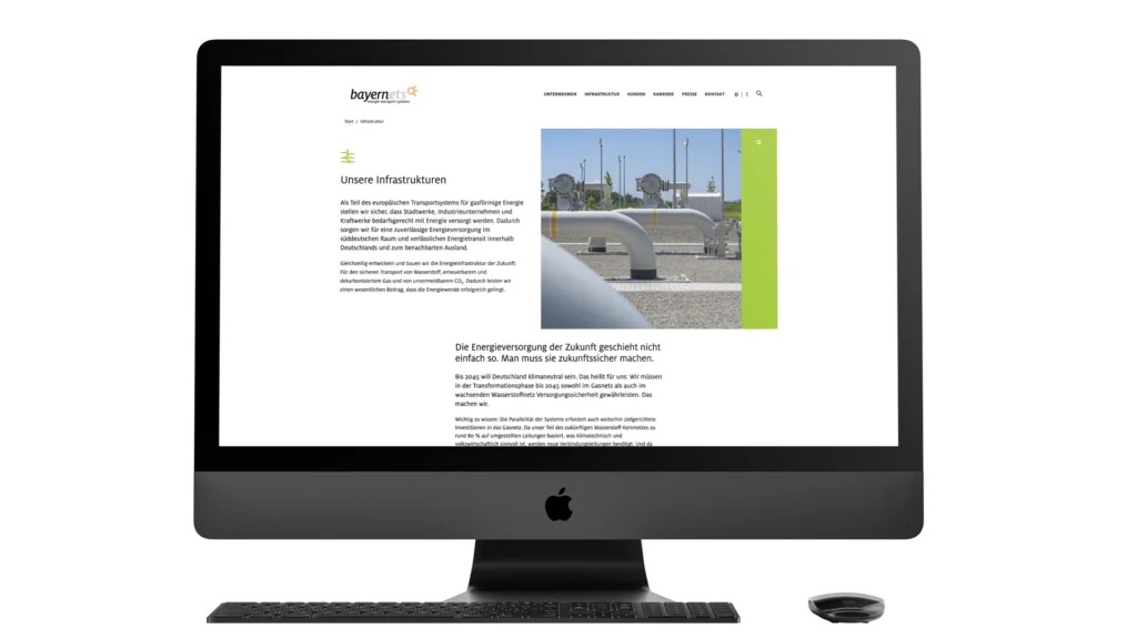 Website Redesign: Seite „Infrastruktur“ auf einem Desktop-Rechner